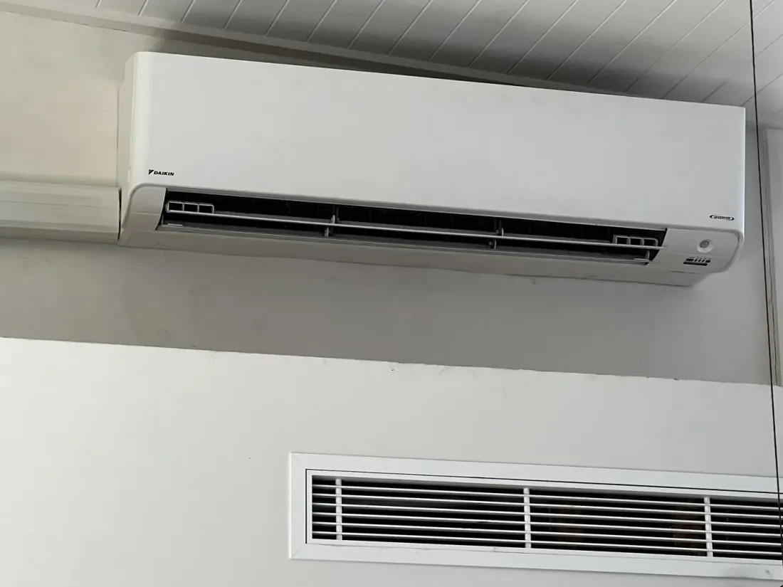 Wall-mounted split by Schillair